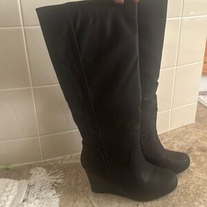 Black  Wedge Journey Collection 8 1/2 , barely used